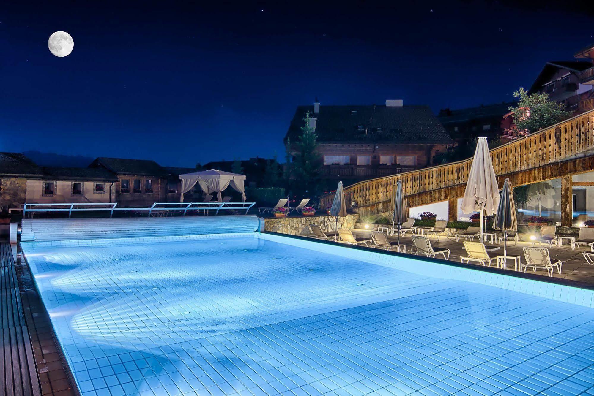 Hostellerie du Pas de l'Ours Relais et Châteaux Crans-Montana Exterior foto